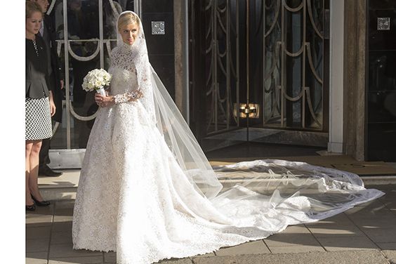 ウェディングドレス 純白の常識を覆す 海外セレブの結婚式 結婚プランニングサイト ラブマリ東海版